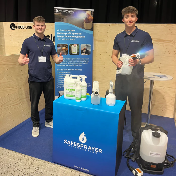 Case med Sadea.dk 2 Billede af Stifterne fra Sadea.dk der står på messe. Sadea.dk nyder nu gavn af 3D produktbilleder.